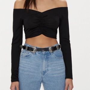 Front long sleeve black crop top